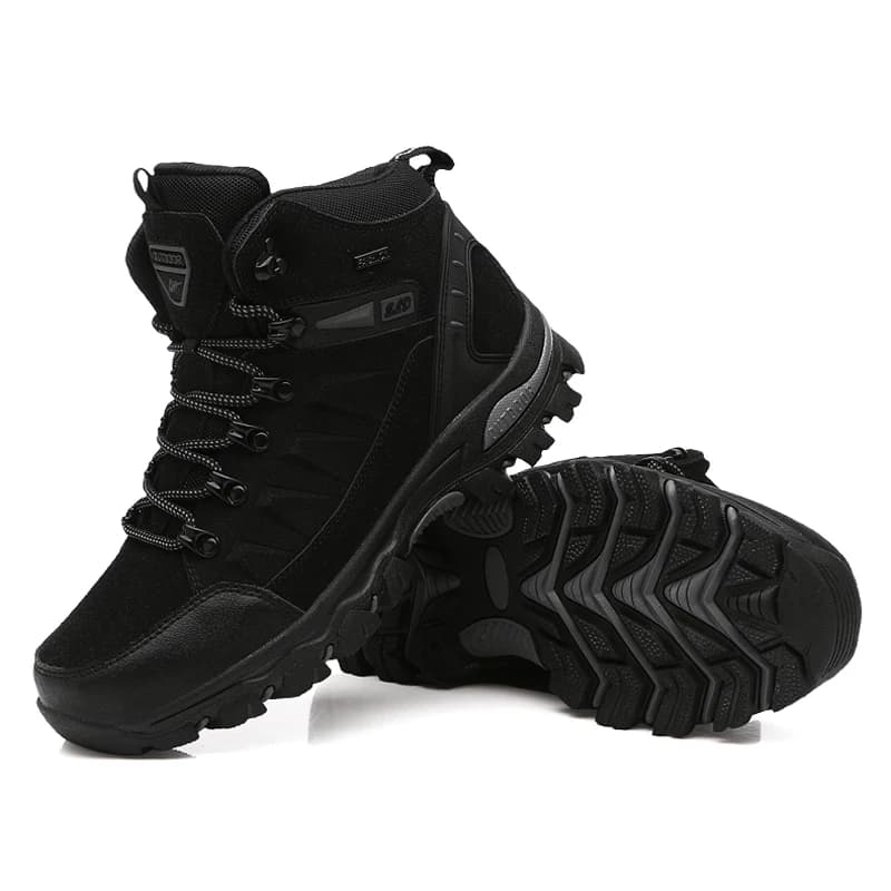 Bota de trekking feminina preta com sola de borracha resistente e cadarço com ilhós metálicos