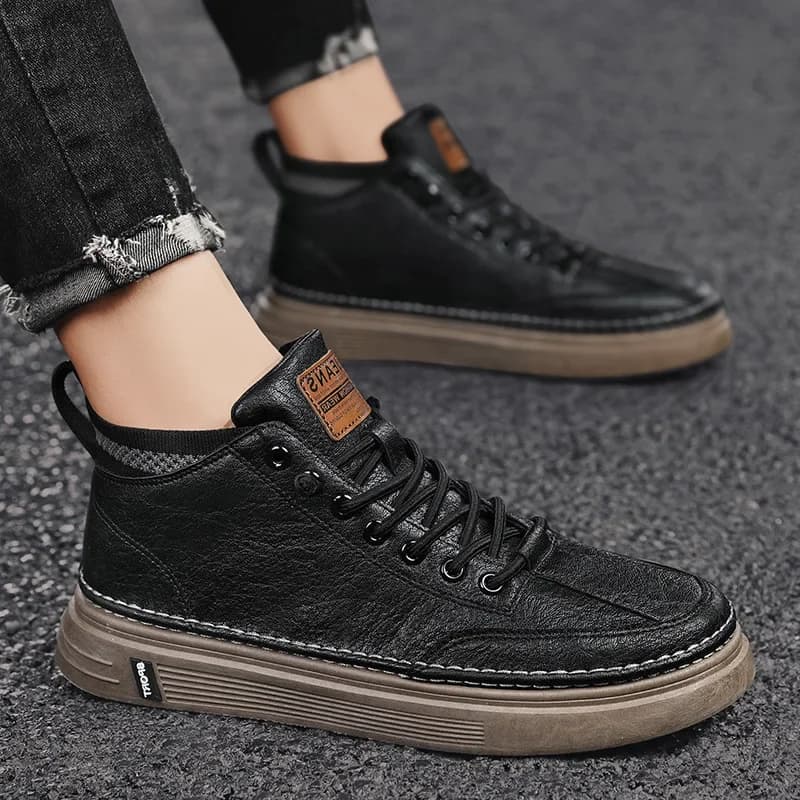 Tendência masculina sapatos casuais de couro 2025 novos sapatos para homens de alta qualidade preto casual masculino tênis plataforma botas de tornozelo tênis masculino