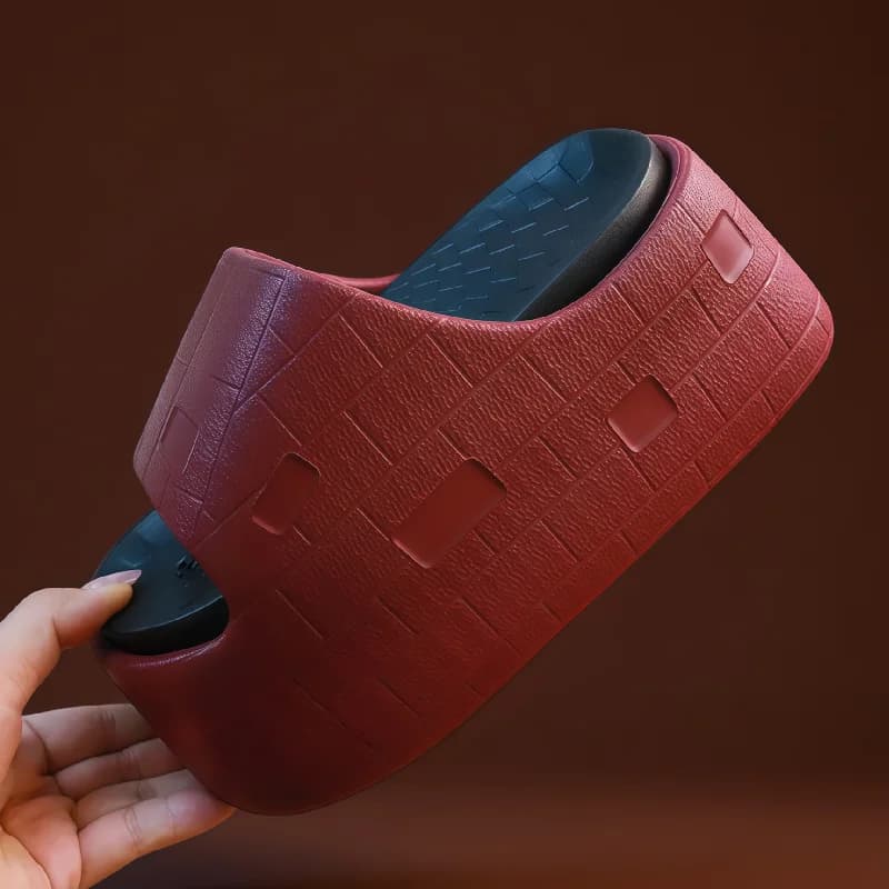 Sandália plataforma chunky vinho com sola grossa e design texturizado para mulheres