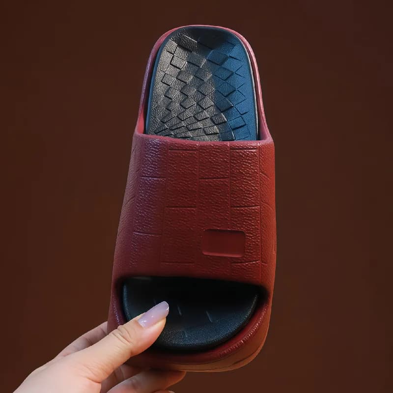 Sandália plataforma chunky vinho com salto alto 8cm e detalhe aberto no peito do pé