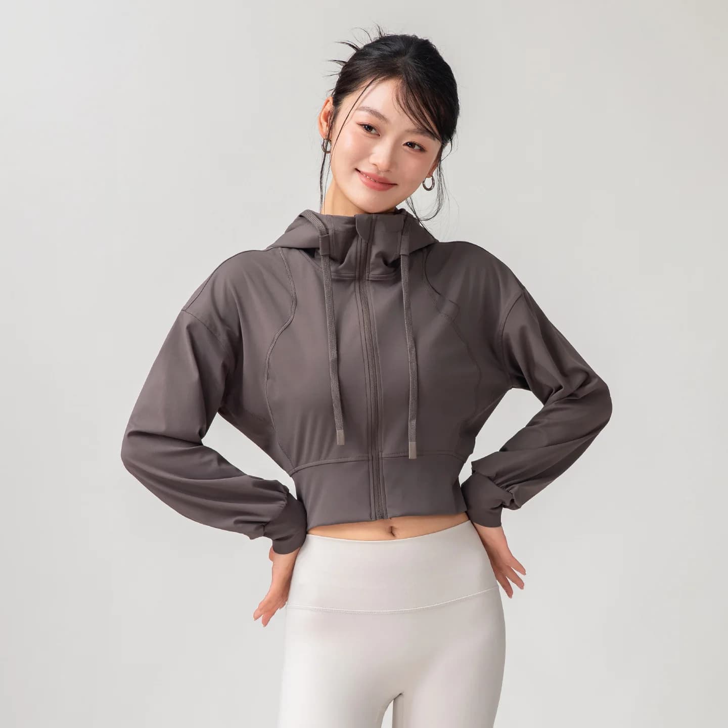 Top Esportivo Feminino de Manga Longa com Capuz e Gola Alta, Cor Sólida, Casual, Simples, Slim, com Zíper, Curto, para Yoga e Lazer