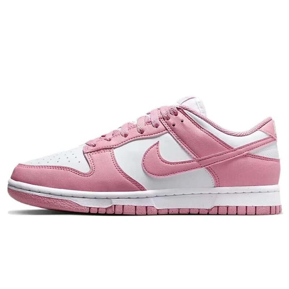 Tênis Nike Dunk Low Retro rosa e branco, cano baixo, design retrô, para uso casual e esportivo