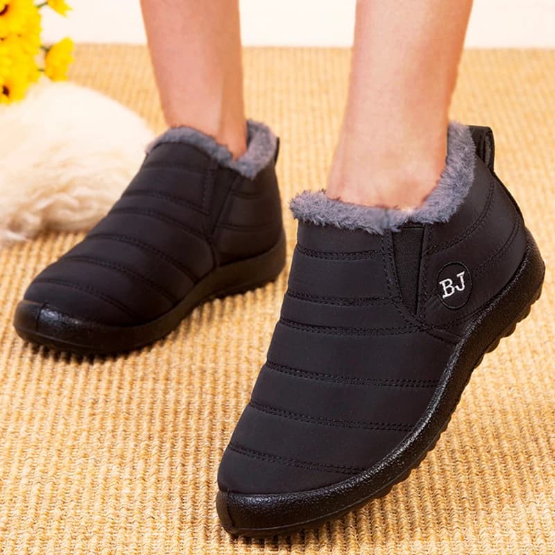 Botas de neve mulher manter sapatos quentes mulher deslizamento em senhoras sapatos botas de tornozelo plana à prova dwaterproof água casal botas macias mujer botas de inverno