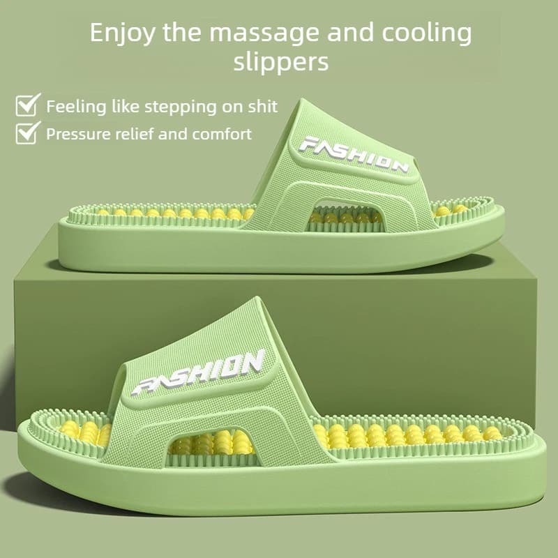 Chinelos de massagem acupressurada verdes para uso em casa, com design ergonômico e antiderrapante.