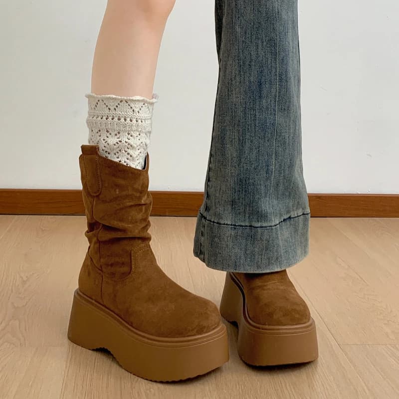 Botas Femininas de Cano Curto com Plataforma Robusta e Sola Grossa, Bico Redondo, Estilo Slip-On, Coleção Outono Inverno 2026