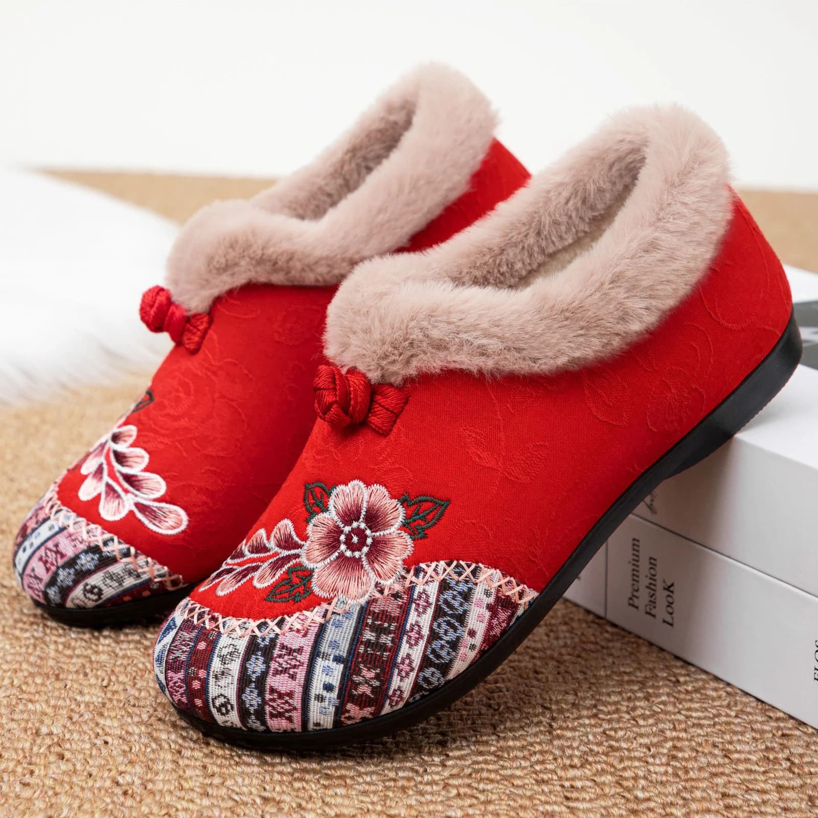 Moda feminina sapatos zapatillas de mujer sapatos de algodão mulher botines botas de neve bordadas botas femininas inverno quente botas curtas