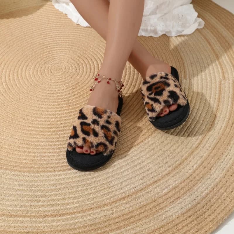 2025 inverno quente fofo peludo leopardo chinelos feminino leve saltos planos slides de pele casais piso interior sandálias confortáveis