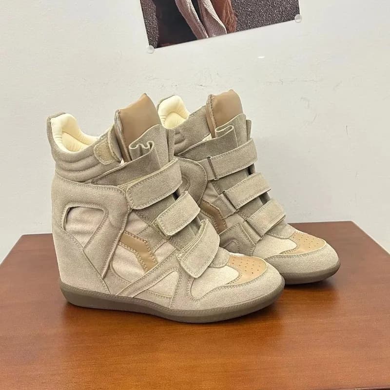 Novas Botas de Luxo para Mulheres, Calçados Casuais de Cano Alto, Design com Aumento de Altura Invisível, Solado Plano de 8cm, Botas Femininas