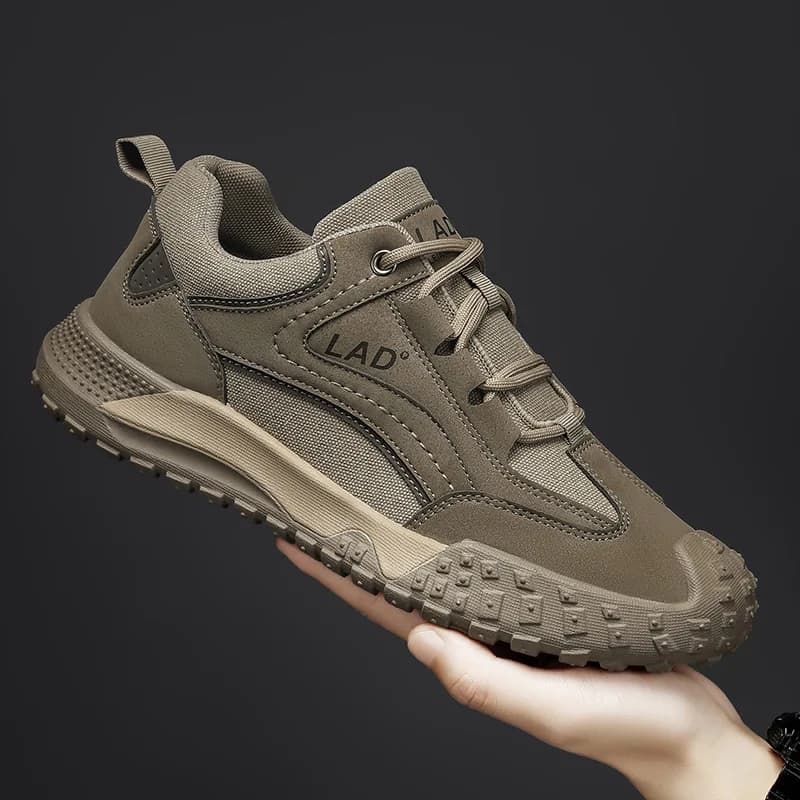Tênis masculino LAD bege claro com sola de tração e material mesh respirável, estilo casual