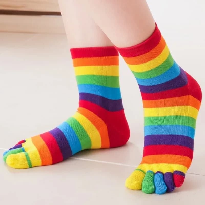 Meias Femininas de Algodão com Listras Arco-Íris, Dedos Separados, Cano Médio, Linhas Coloridas, Simples, Esportivas e Divertidas