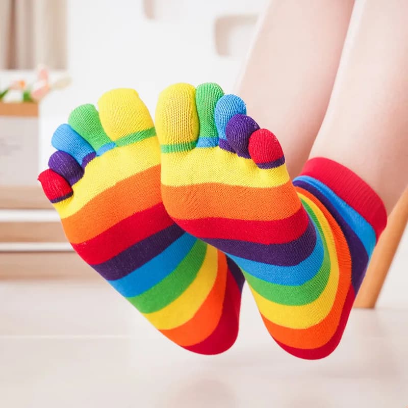 Meias Femininas de Algodão com Listras Arco-Íris, Dedos Separados, Cano Médio, Linhas Coloridas, Simples, Esportivas e Divertidas