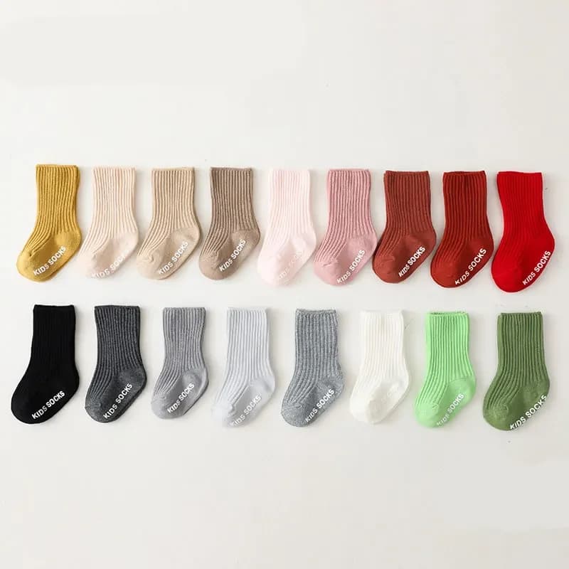 Meias de algodão macio para menina e menino, meias antiderrapantes, branco sólido, para recém-nascido, outono e inverno, 0-3 anos