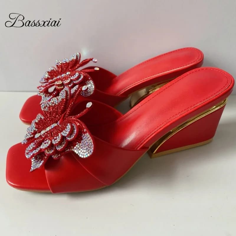 Sandálias Femininas Mules de Verão com Salto Anabela Exclusivas para Meninas, com Decoração de Borboleta e Flor de Cristal Joias
