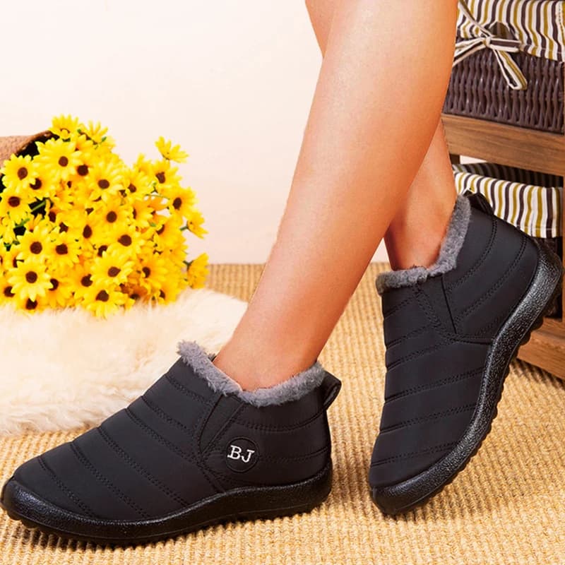 Botas de neve mulher manter sapatos quentes mulher deslizamento em senhoras sapatos botas de tornozelo plana à prova dwaterproof água casal botas macias mujer botas de inverno