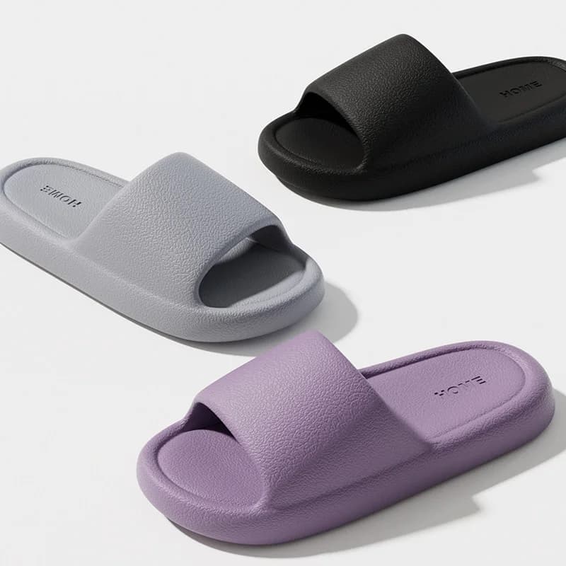 Chinelos de casa com sola macia em EVA para mulheres, plataforma grossa, chinelos de banheiro, chinelos de praia antiderrapantes para o verão, sandálias para casais.