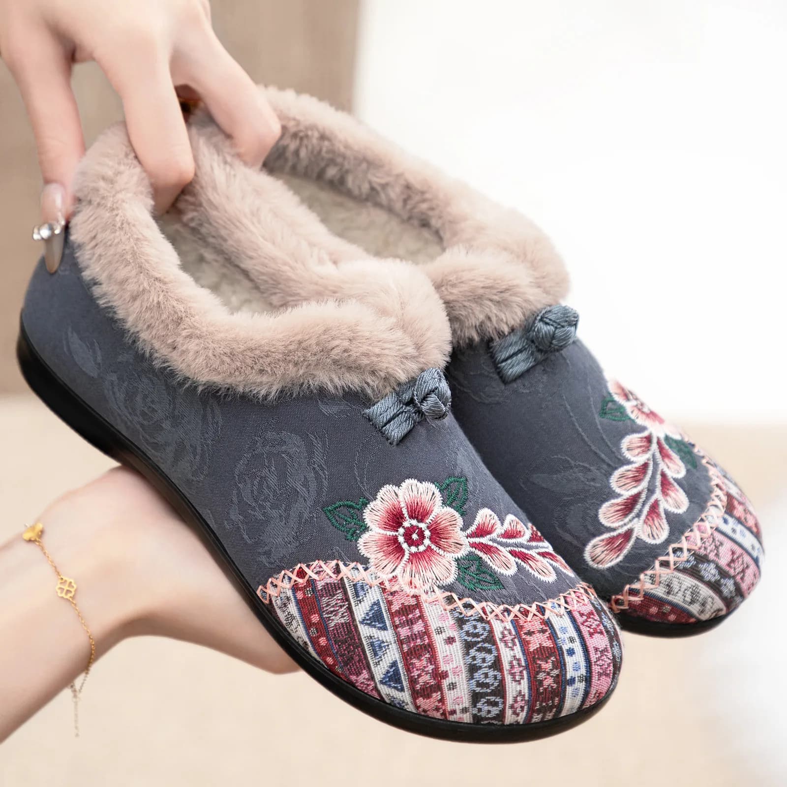 Moda feminina sapatos zapatillas de mujer sapatos de algodão mulher botines botas de neve bordadas botas femininas inverno quente botas curtas