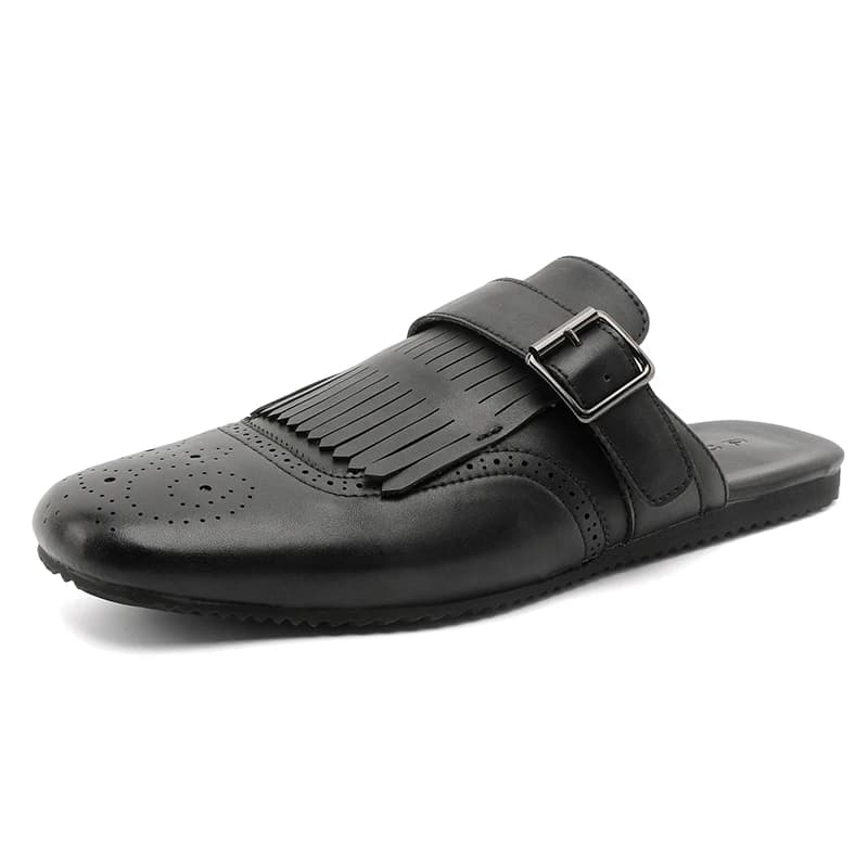 Mocassim masculino preto com tassel e fechamento de fivela