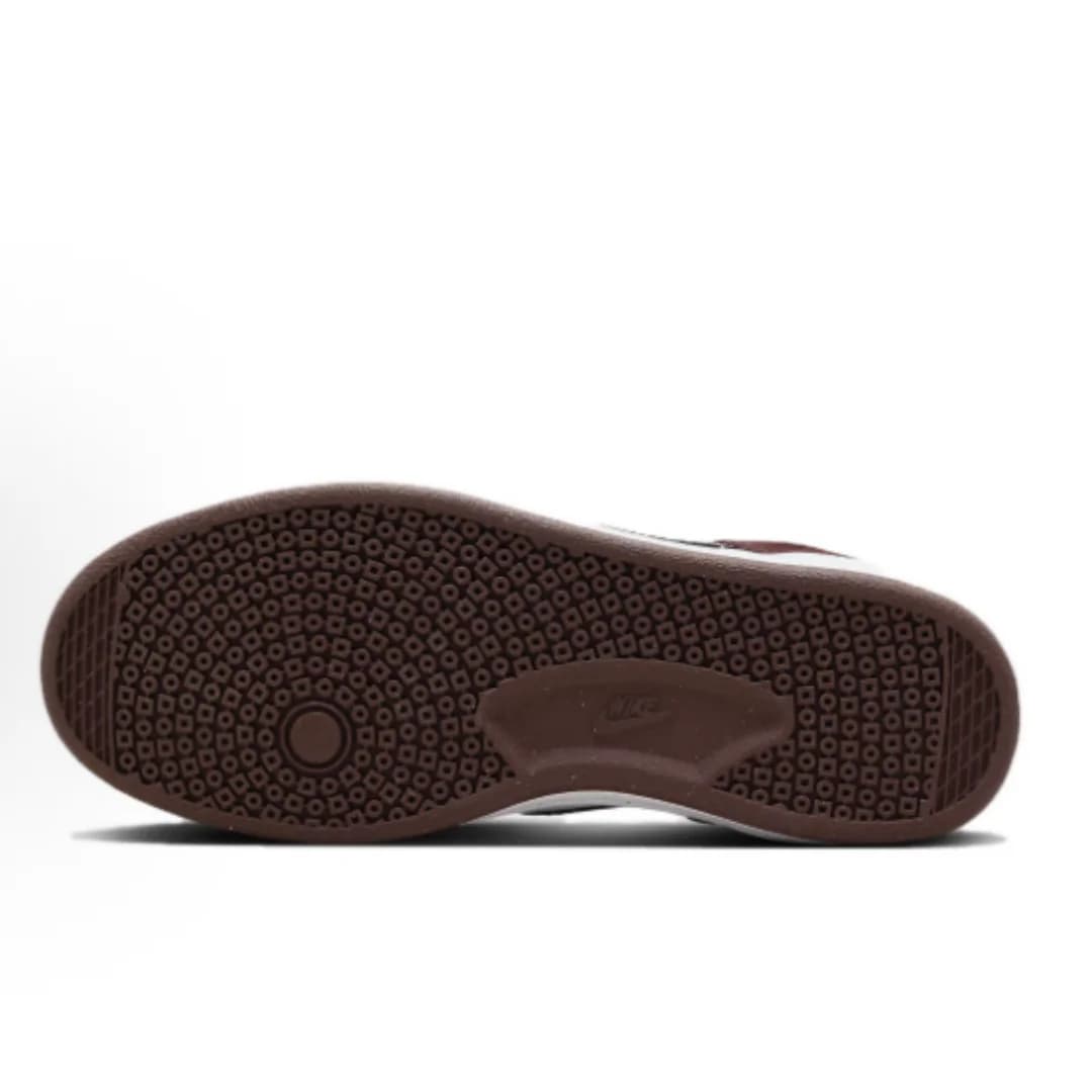 Solado antiderrapante marrom do tênis Nike SB Alleyoop Low Top para skate feminino
