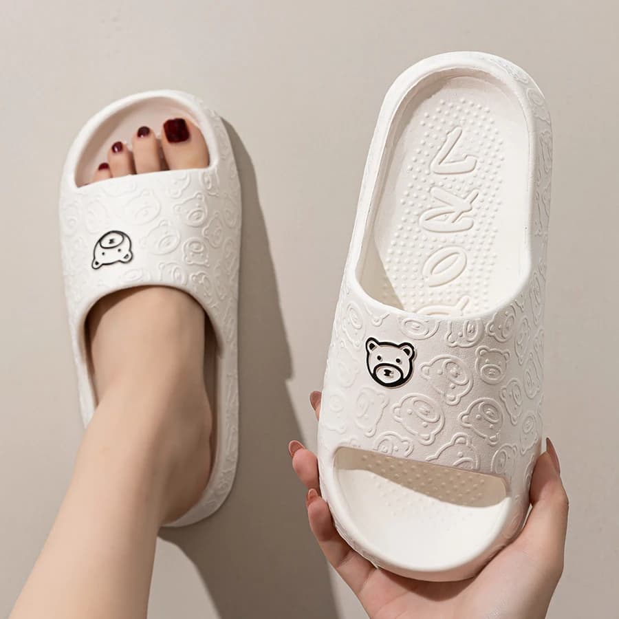 Chinelo Feminino de Urso Fofo para Verão, Sandália Macia de Desenho Animado para Interiores, Antiderrapante para Banheiro, Confortável para Uso Externo, Calçado Masculino de Lazer, Para Casais