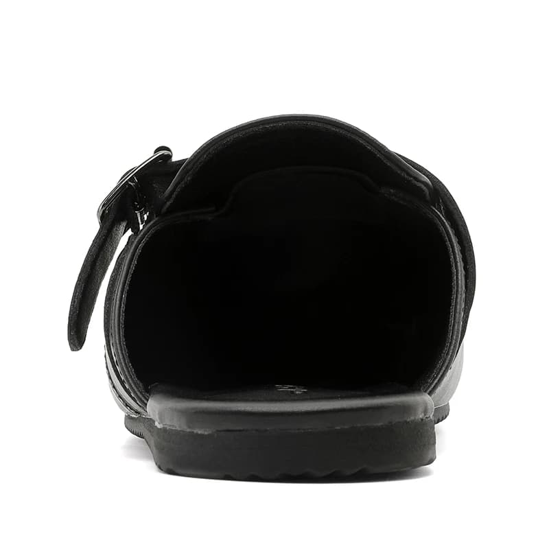 Mocassim masculino preto com tassel e fechamento de fivela