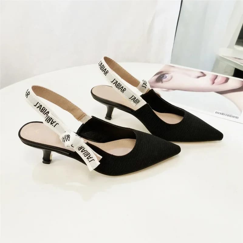 Novas sandálias versáteis femininas moda salto de gato carta sapatos estilo romano meados de salto baixo calçado sexy bombas de festa de luxo