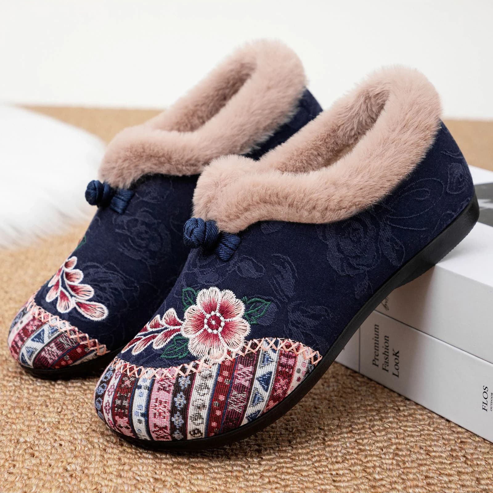 Moda feminina sapatos zapatillas de mujer sapatos de algodão mulher botines botas de neve bordadas botas femininas inverno quente botas curtas