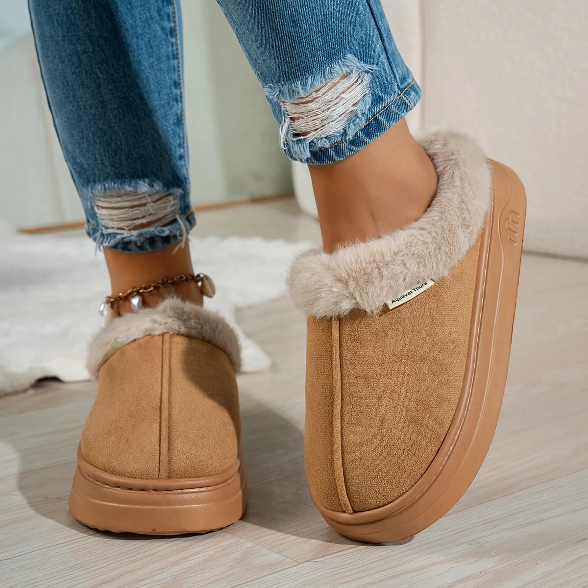 Pantufa feminina inverno bege com pelúcia macia e sola antiderrapante para uso interno