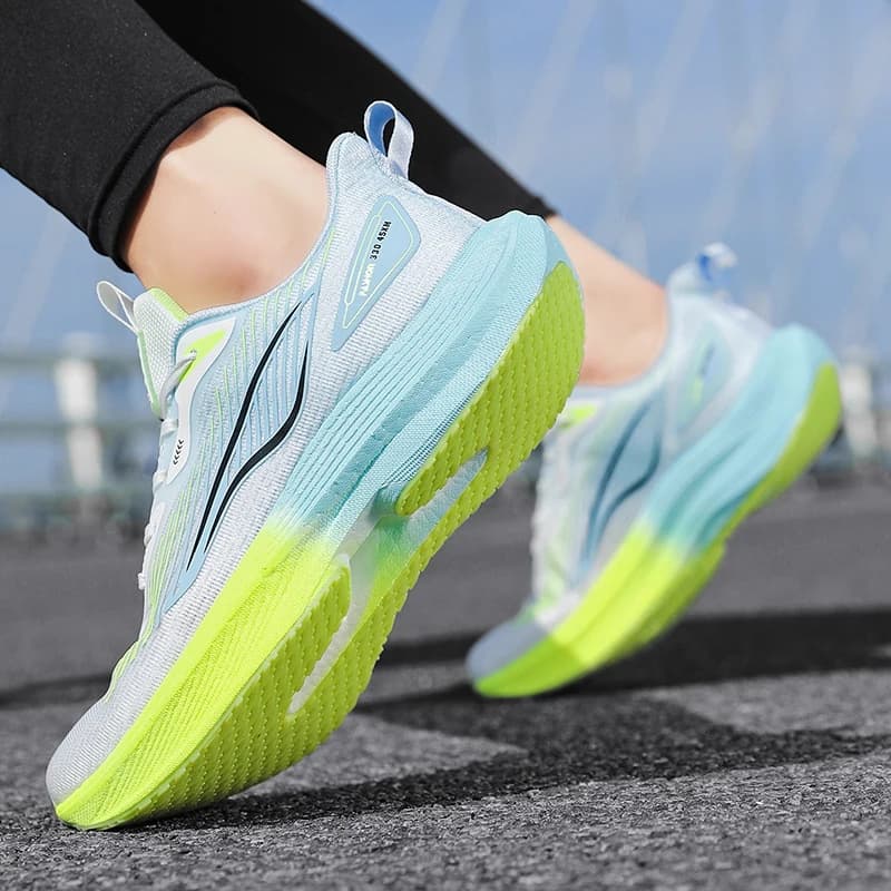 Tênis esportivo masculino e feminino rosa e azul com malha respirável
