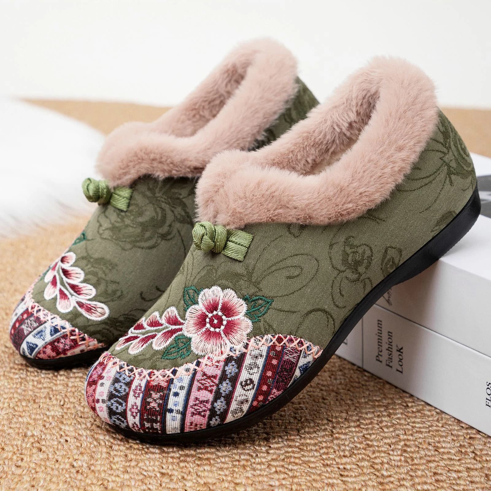 Moda feminina sapatos zapatillas de mujer sapatos de algodão mulher botines botas de neve bordadas botas femininas inverno quente botas curtas