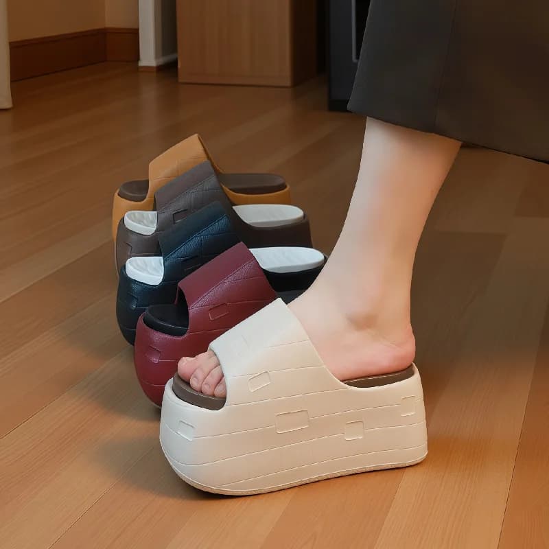 Linha de sandálias plataforma chunky em várias cores com salto alto 8cm usadas por mulher