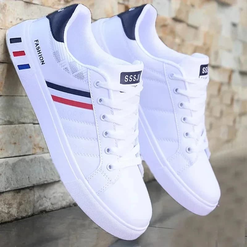 Tênis masculino branco com listras coloridas e texto 'FASHION' na lateral