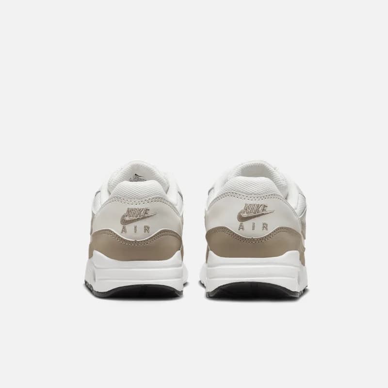 Tênis Nike Air Max 1 branco e bege com amortecimento a ar