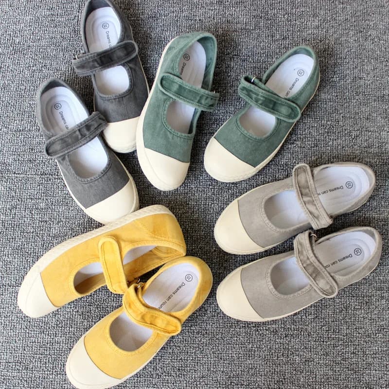 Tênis slip-on femininos em lona com velcro nas cores cinza, verde, amarelo e bege com sola branca