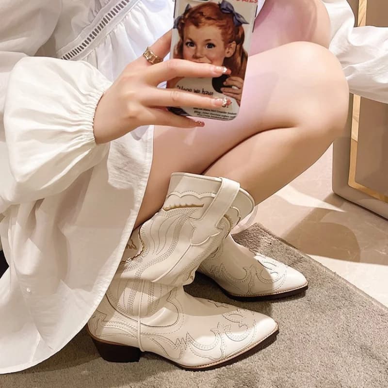 Outono bordado ocidental botas de cowboy novos saltos quadrados sapatos pontiagudos moda casual botas longas confortáveis sapatos à prova dwaterproof água