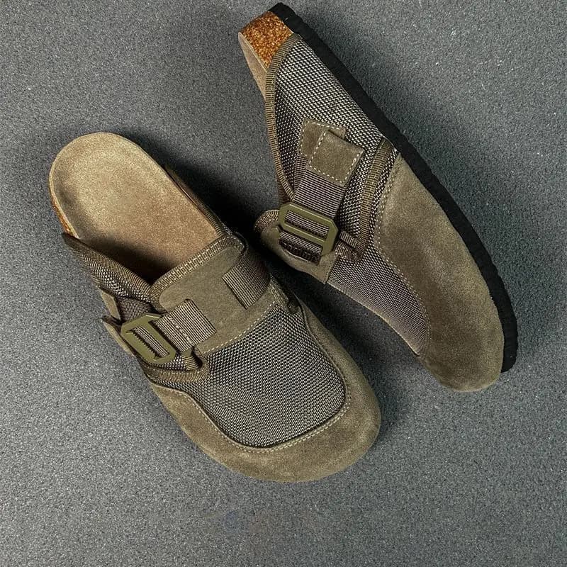 Cavalo de tênis mule plataforma verde oliva com solado preto antiderrapante e design moderno