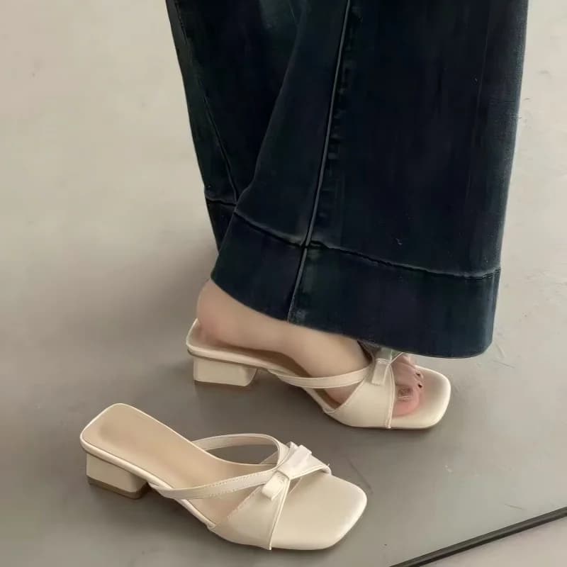 Sandálias de salto médio bloco off-white femininas com laço e bico quadrado estilo mules retrô