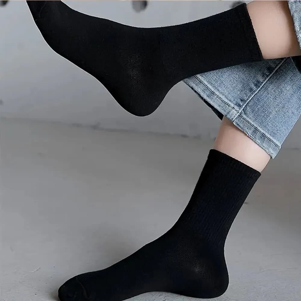 7/10 pares meias de comprimento médio feminino clássico preto branco cor sólida moda casual esportes absorção de suor respirável meias masculinas