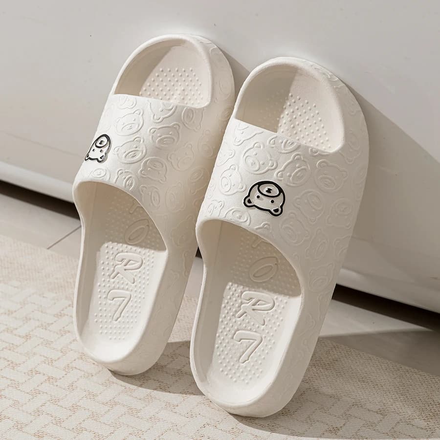 Chinelo Feminino de Urso Fofo para Verão, Sandália Macia de Desenho Animado para Interiores, Antiderrapante para Banheiro, Confortável para Uso Externo, Calçado Masculino de Lazer, Para Casais