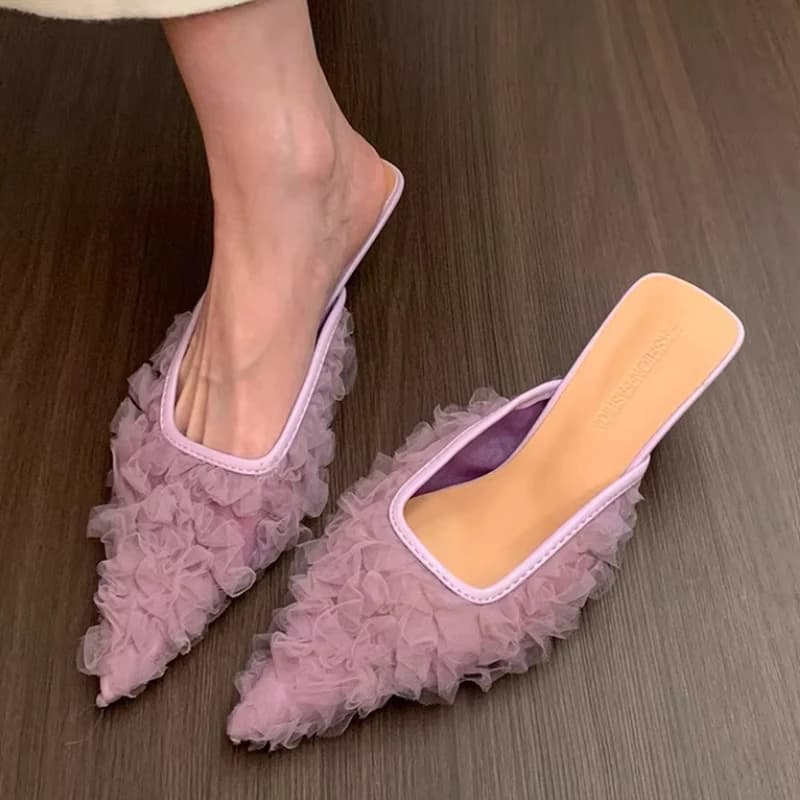 Sandálias femininas rosa com salto médio e tule