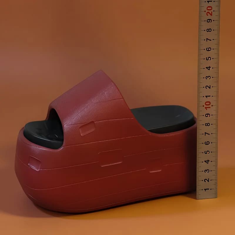 Sandálias plataforma chunky para mulheres com sola grossa e design em bloco, cor bege claro.