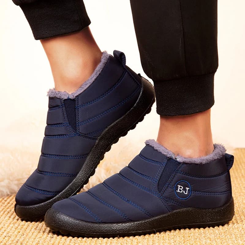 Botas de neve mulher manter sapatos quentes mulher deslizamento em senhoras sapatos botas de tornozelo plana à prova dwaterproof água casal botas macias mujer botas de inverno