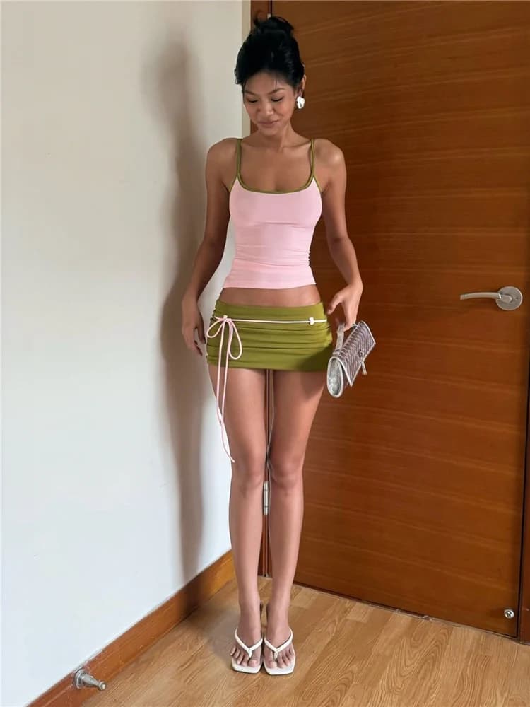 Conjunto de 2 Peças Feminino com Blocos de Cores, Camisola Justa Decotada e Sem Costas + Saia com Franjas e Detalhes de Bandagem, Tendência Doce de Verão, Traje Diário