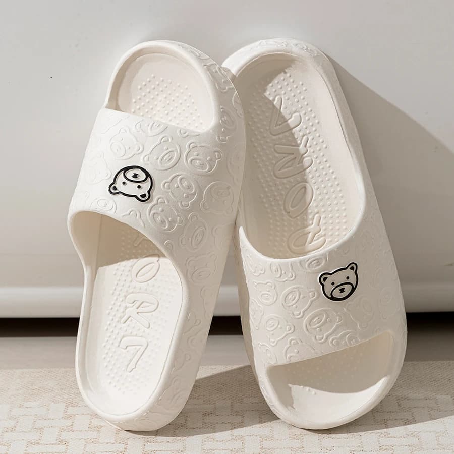 Chinelo Feminino de Urso Fofo para Verão, Sandália Macia de Desenho Animado para Interiores, Antiderrapante para Banheiro, Confortável para Uso Externo, Calçado Masculino de Lazer, Para Casais