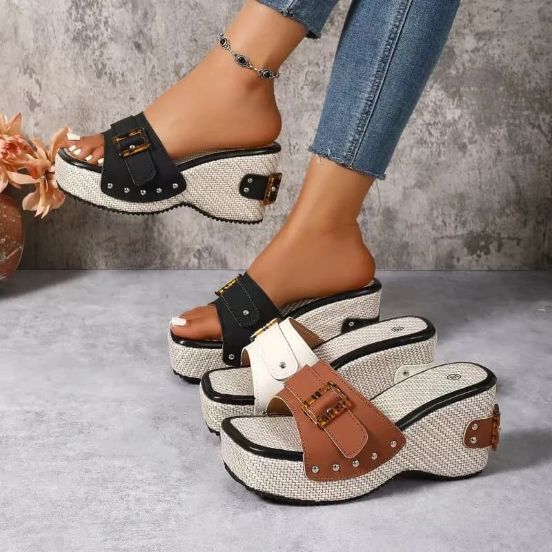 2026 nova moda plus size feminino verão novo salto grosso botão-para baixo chinelos de fivela de metal com uma única alça chinelos de praia