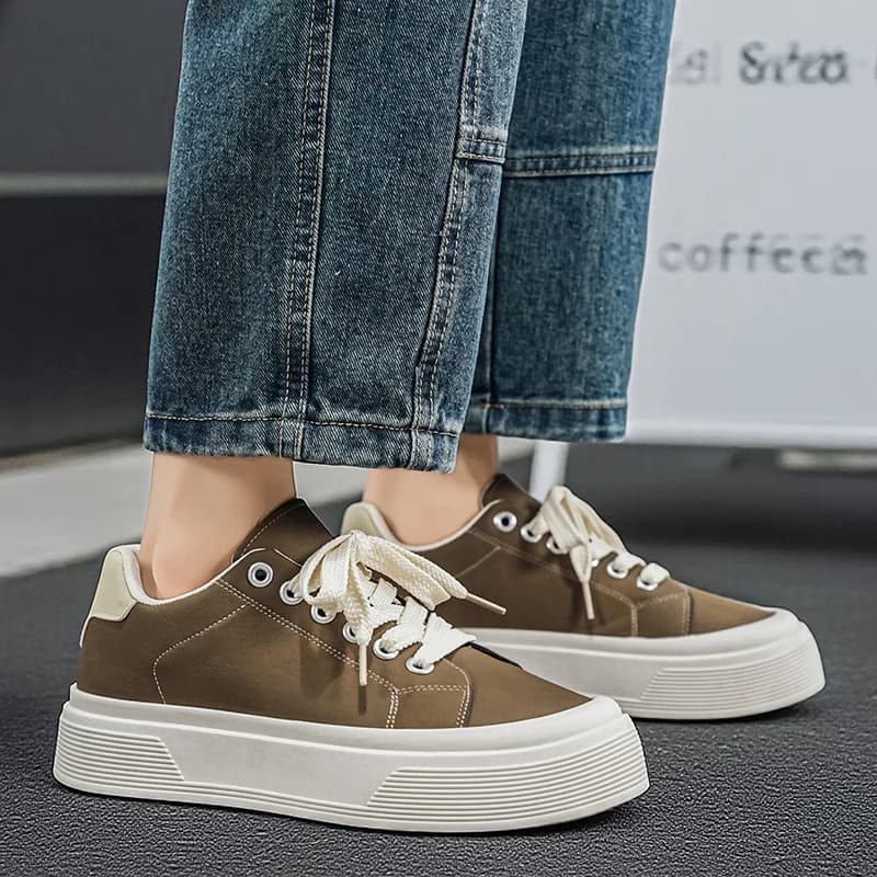 Tênis Masculino Casual de Couro Retrô Primavera 2026, Leve, Antiderrapante e com Aumento de Altura - Nova Tendência