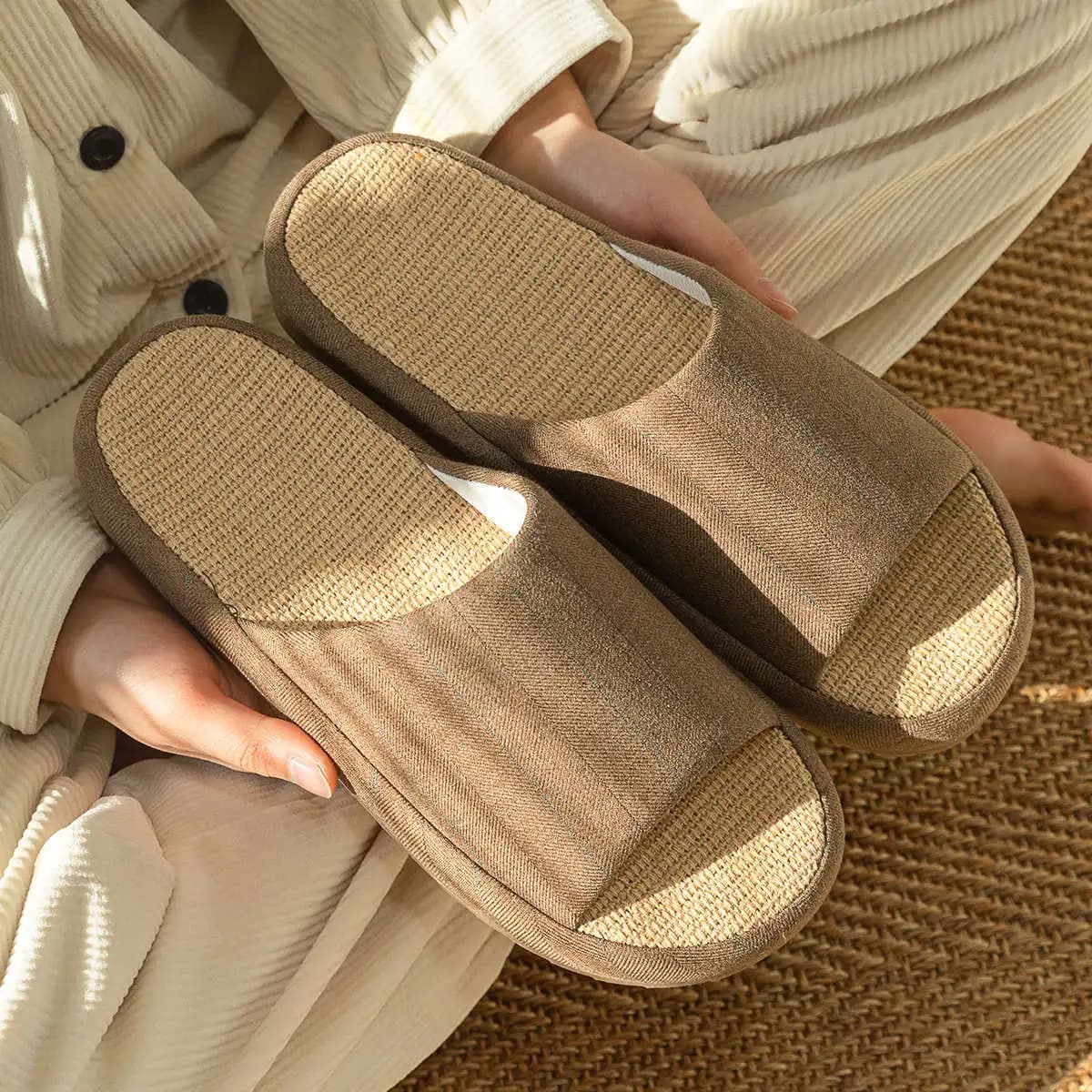Verão feminino casa chinelos de linho verão apartamentos sapatos sandálias respiráveis confortáveis antiderrapantes macios slides chinelos internos masculinos