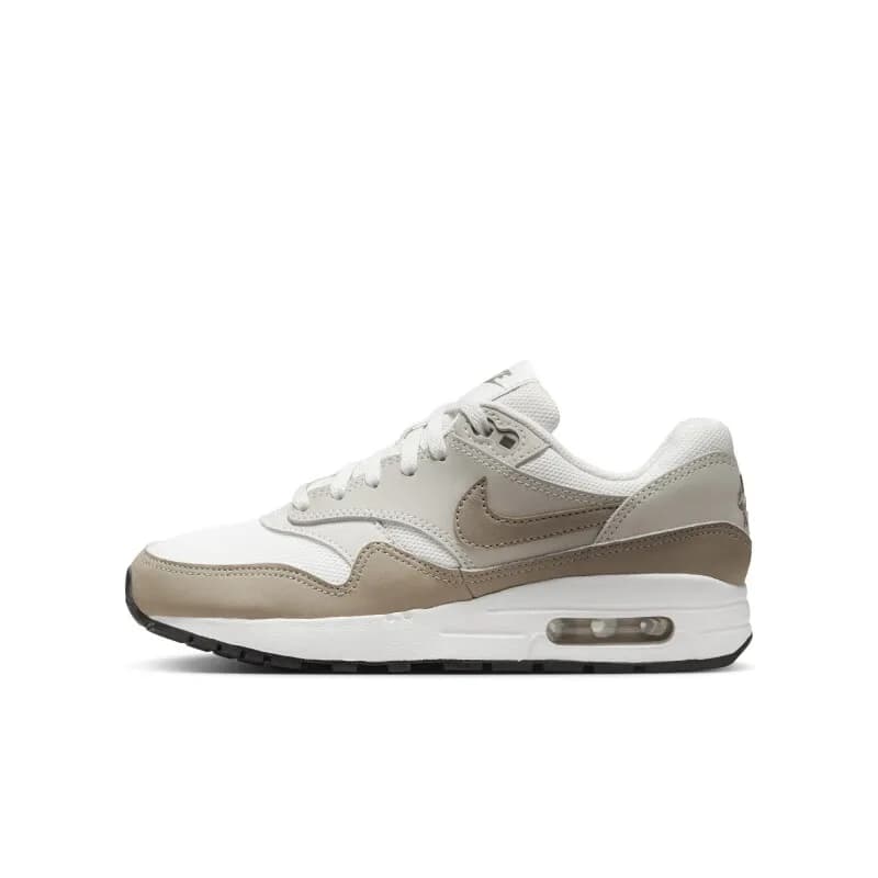 Tênis Nike Air Max 1 branco e bege com amortecimento a ar