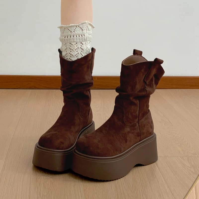 Botas Femininas de Cano Curto com Plataforma Robusta e Sola Grossa, Bico Redondo, Estilo Slip-On, Coleção Outono Inverno 2026