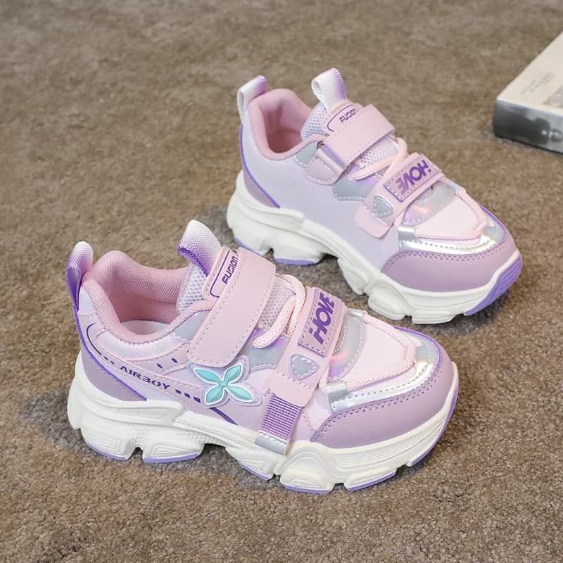 Par de tênis HOPE Kids lilás e rosa com detalhes prateados e solado branco antiderrapante para crianças