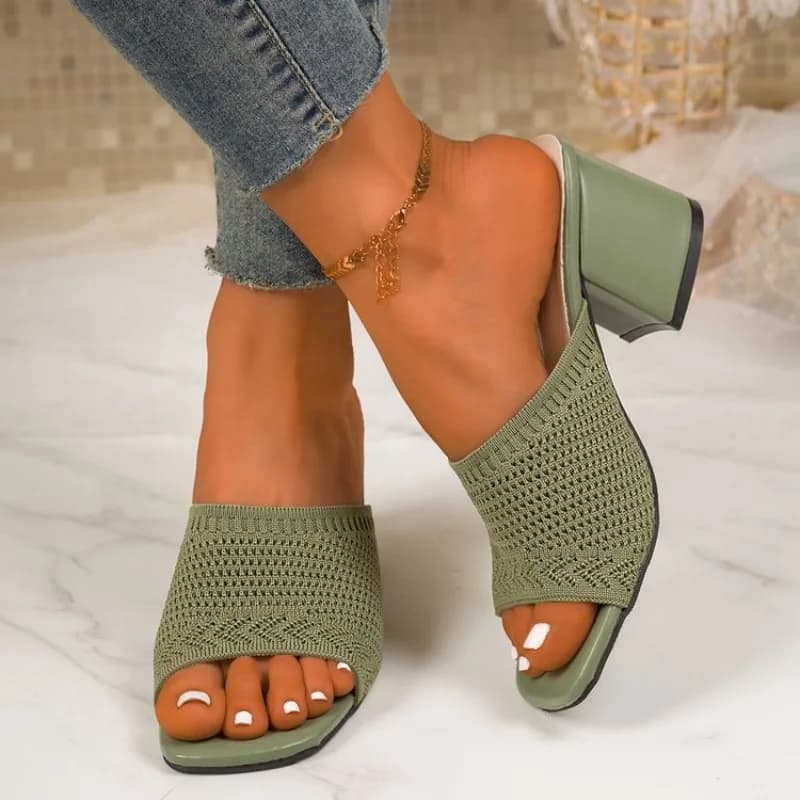 Sandálias e Chinelos Femininos Plus Size com Salto Baixo, Novidade de Verão, Moda em Tecido Vazado